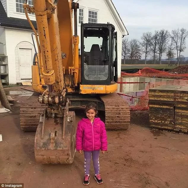 24岁身价百亿！女版王思聪：32D身材超棒