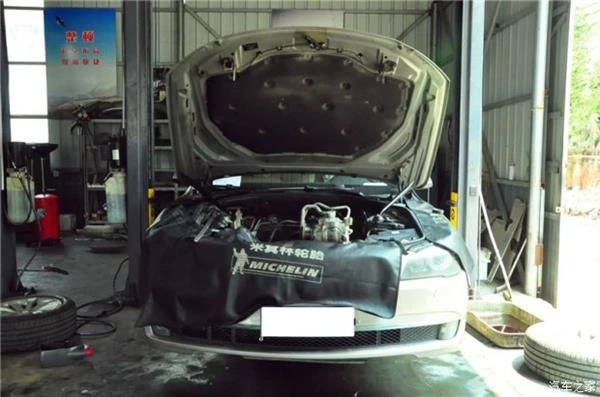 看哭了！宝马7系常年不换机油 真惨