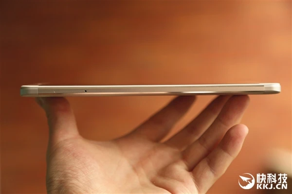 小米Max开箱图赏:6.44寸史上最大!