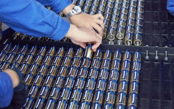 这是辆600节干电池驱动的电车 创下行驶最远的世界纪录