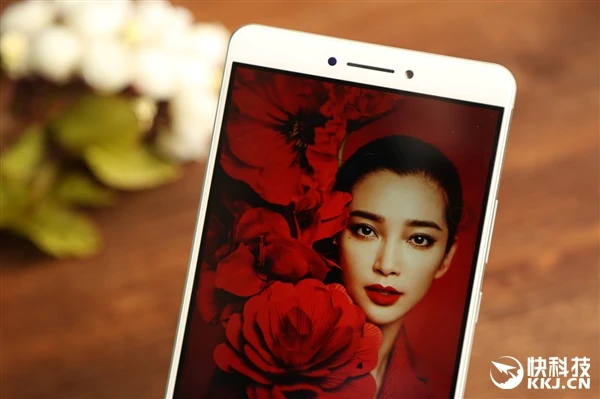 小米Max开箱图赏:6.44寸史上最大!