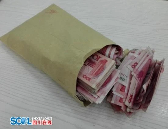 天上真的掉钱了 居然没人认领