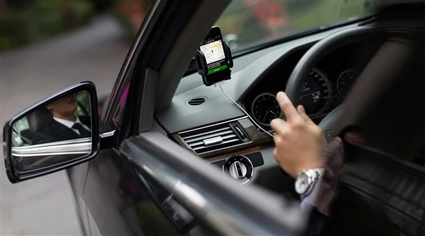 女子叫专车遇车祸碰伤鼻子 索要整容费