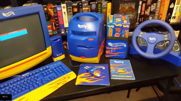 [视频]YouTube游戏频道主播点评绝版奇葩PC“风火轮电脑”