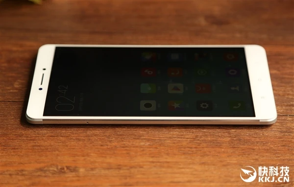 小米Max开箱图赏:6.44寸史上最大!