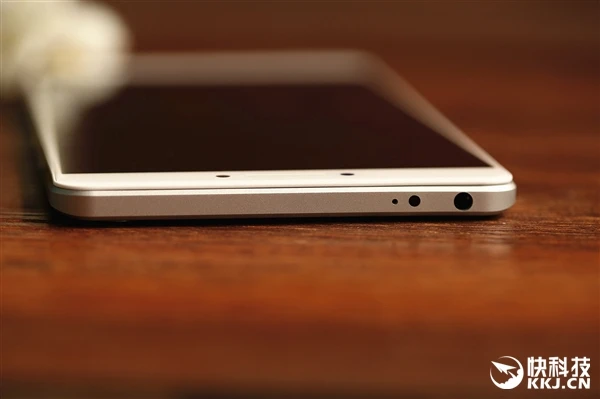 小米Max开箱图赏:6.44寸史上最大!