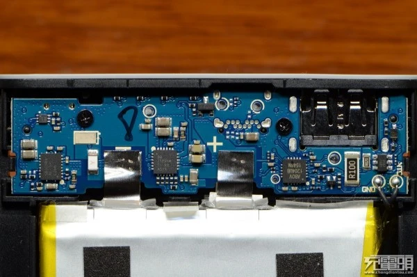 小米10000mAh移动电源高配版开箱与拆解