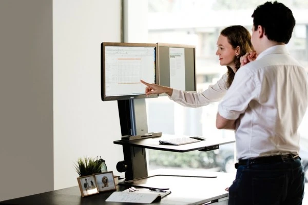 [视频]站立式办公新体验：Aspirus智能站立式办公桌