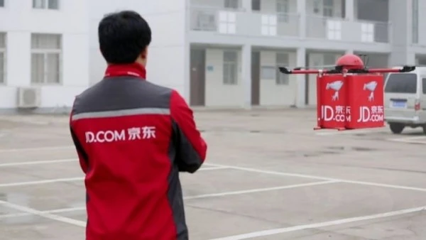 [图]京东无人机真机曝光 正在农村测试试飞