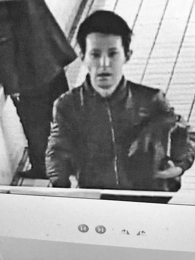 入室小偷竟替户主代签收快递 案发后被快递员指认